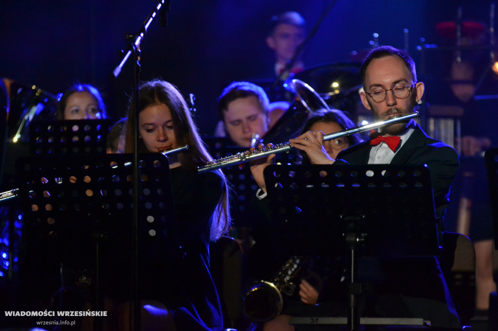 Kuba Badach i Wrzesińska Orkiestra Dęta