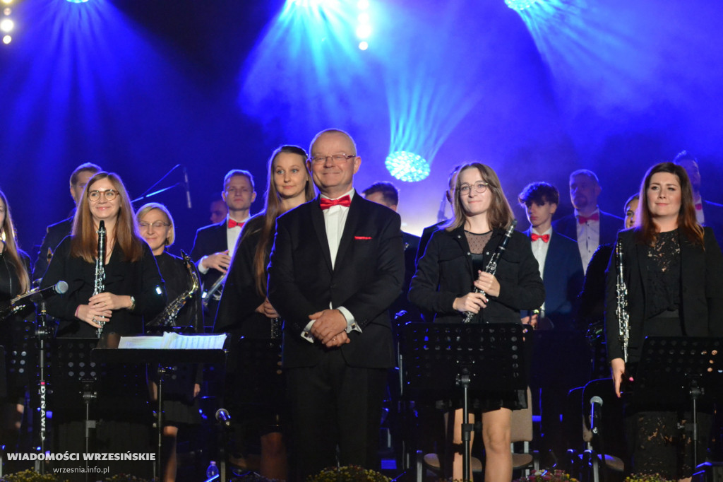 Kuba Badach i Wrzesińska Orkiestra Dęta