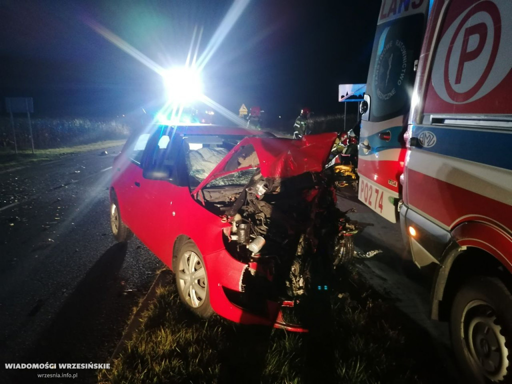 Czołowe zderzenie. Jedna osoba trafiła do szpitala