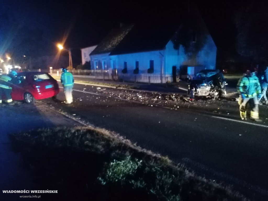 Czołowe zderzenie. Jedna osoba trafiła do szpitala