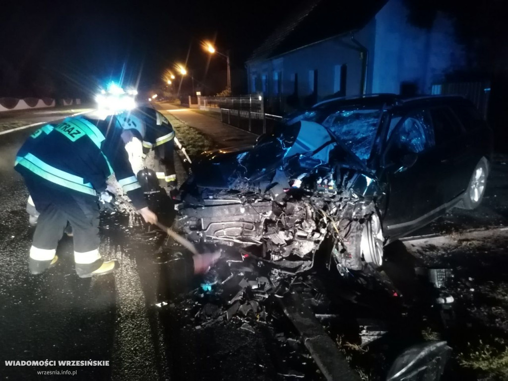 Czołowe zderzenie. Jedna osoba trafiła do szpitala