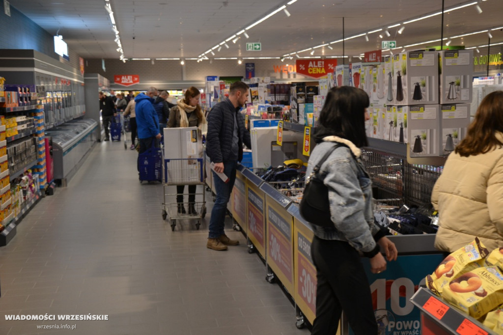 Rekordowe tłumy na otwarciu Aldi we Wrześni