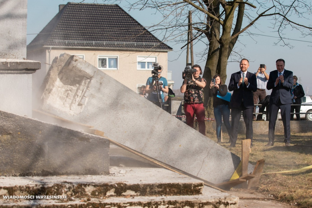 Demontaż pomnika Armii Czerwonej