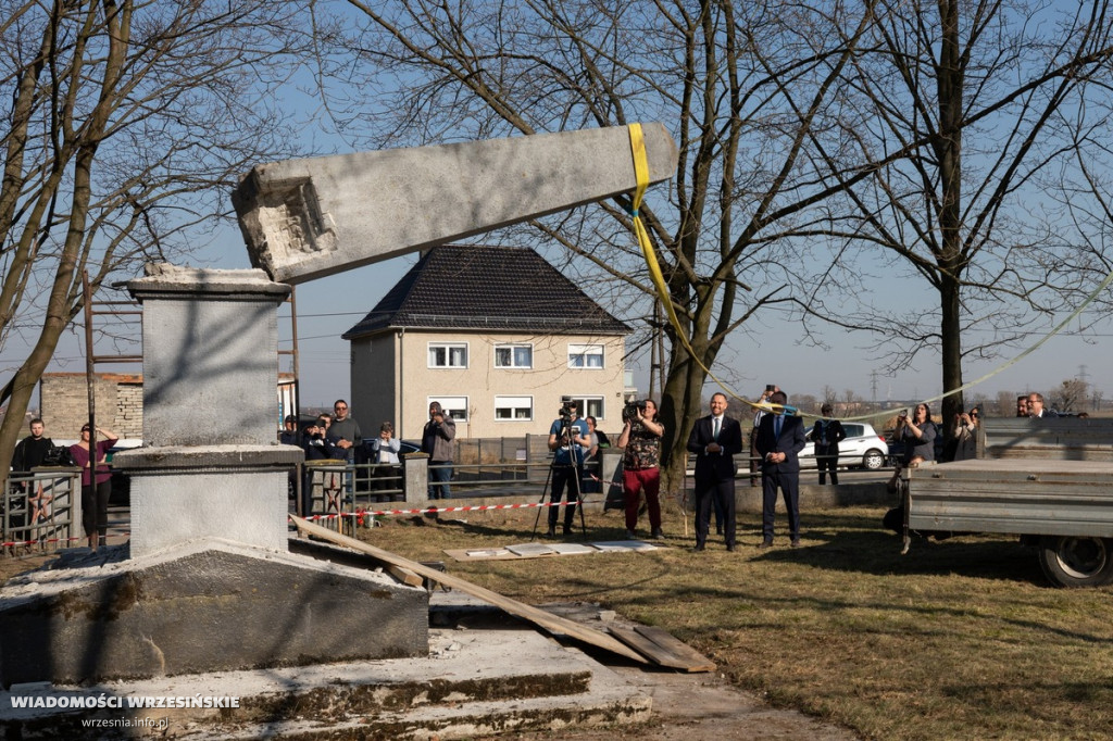 Demontaż pomnika Armii Czerwonej