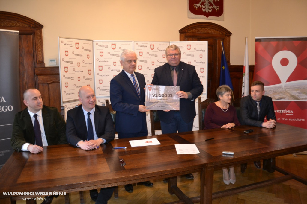 Podpisanie umów z wicemarszałkiem Grabowskim