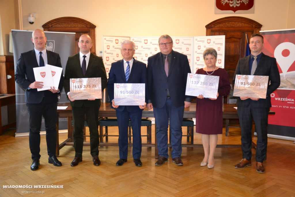 Podpisanie umów z wicemarszałkiem Grabowskim