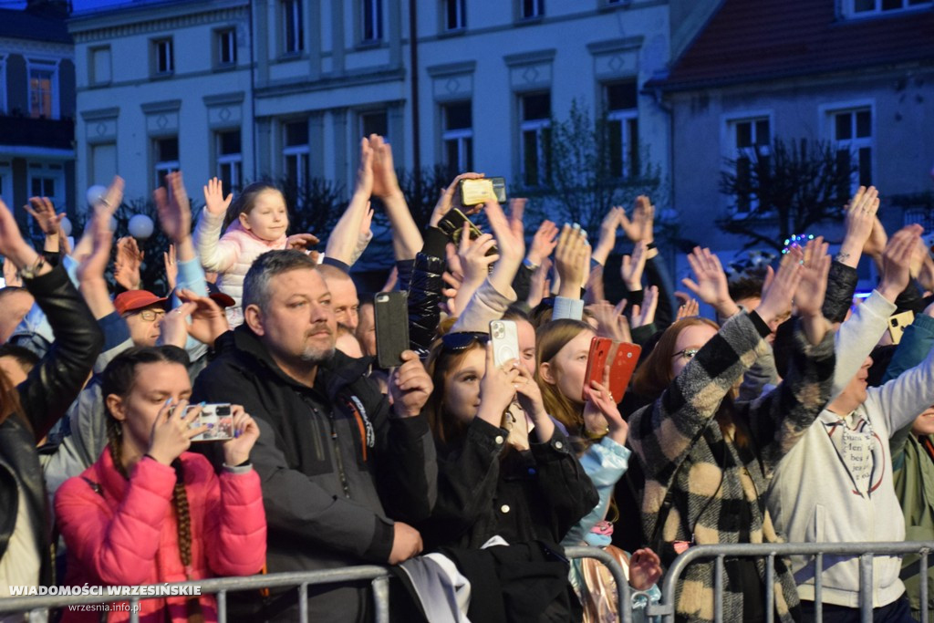 MIG i Roksana Węgiel na wrzesińskim rynku