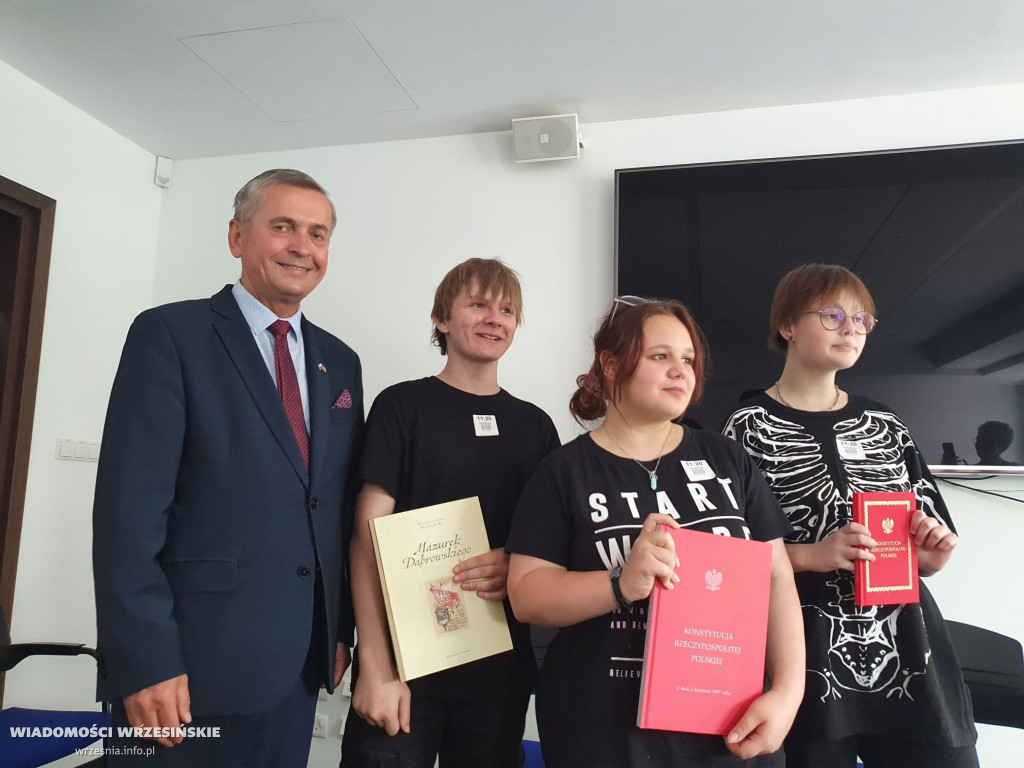 Wizyta uczniów z Grzybowa w sejmie