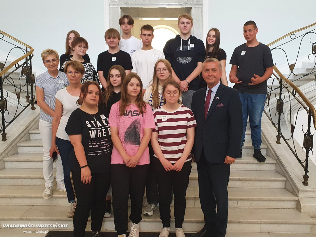 Wizyta uczniów z Grzybowa w sejmie