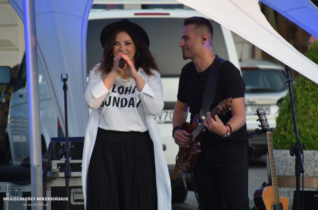 Koncert Marty Podulki na rynku