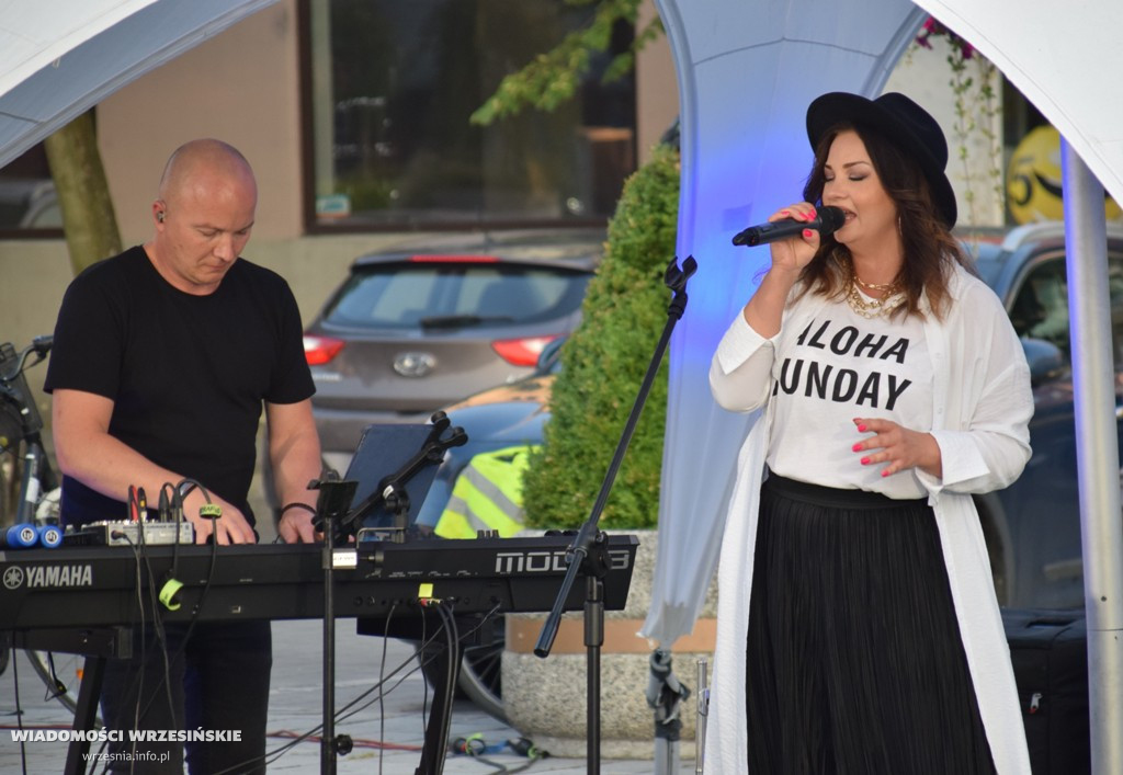 Koncert Marty Podulki na rynku