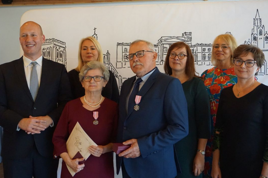 Jubilaci odbierali medale. Przeżyli ze sobą 50 lat