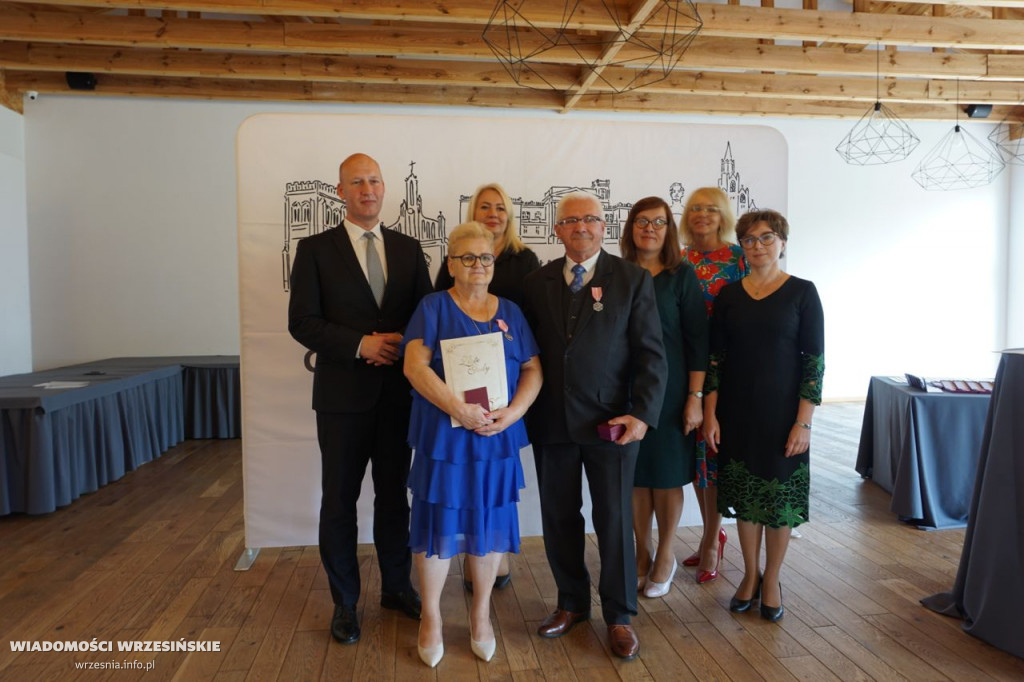 Jubilaci odbierali medale. Przeżyli ze sobą 50 lat