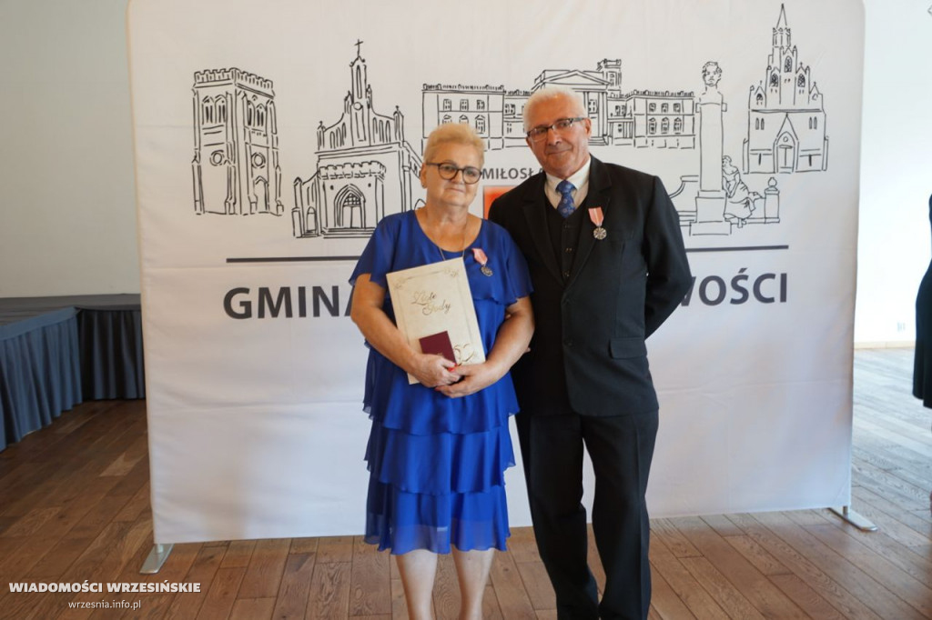 Jubilaci odbierali medale. Przeżyli ze sobą 50 lat