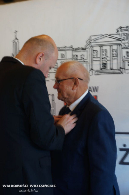 Jubilaci odbierali medale. Przeżyli ze sobą 50 lat