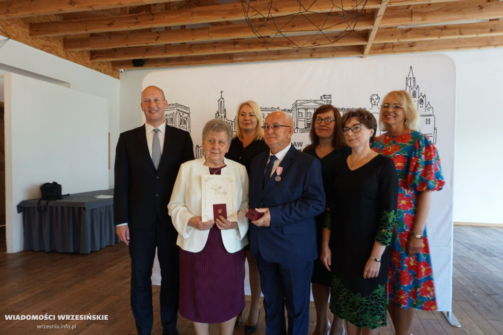 Jubilaci odbierali medale. Przeżyli ze sobą 50 lat