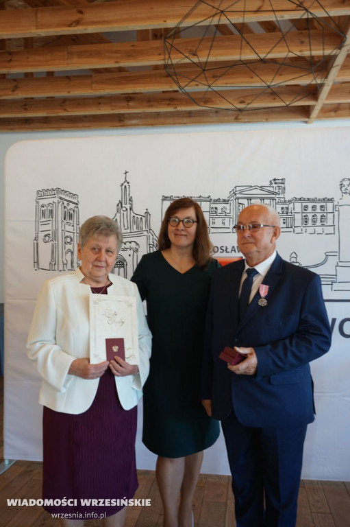 Jubilaci odbierali medale. Przeżyli ze sobą 50 lat