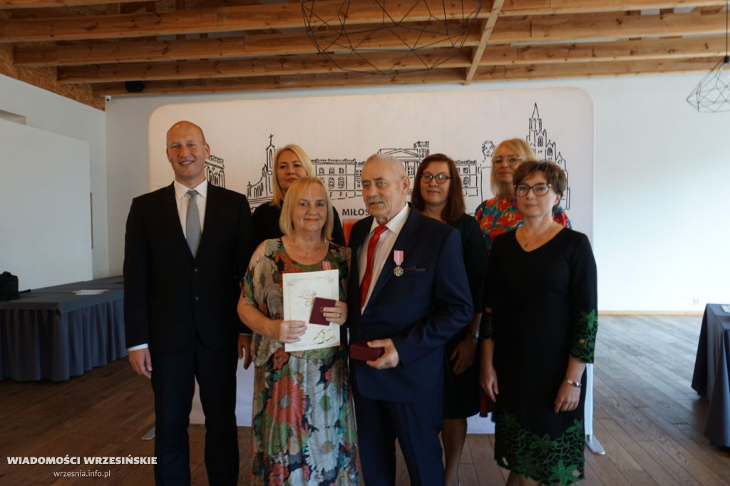 Jubilaci odbierali medale. Przeżyli ze sobą 50 lat