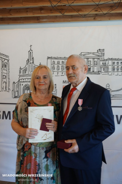 Jubilaci odbierali medale. Przeżyli ze sobą 50 lat
