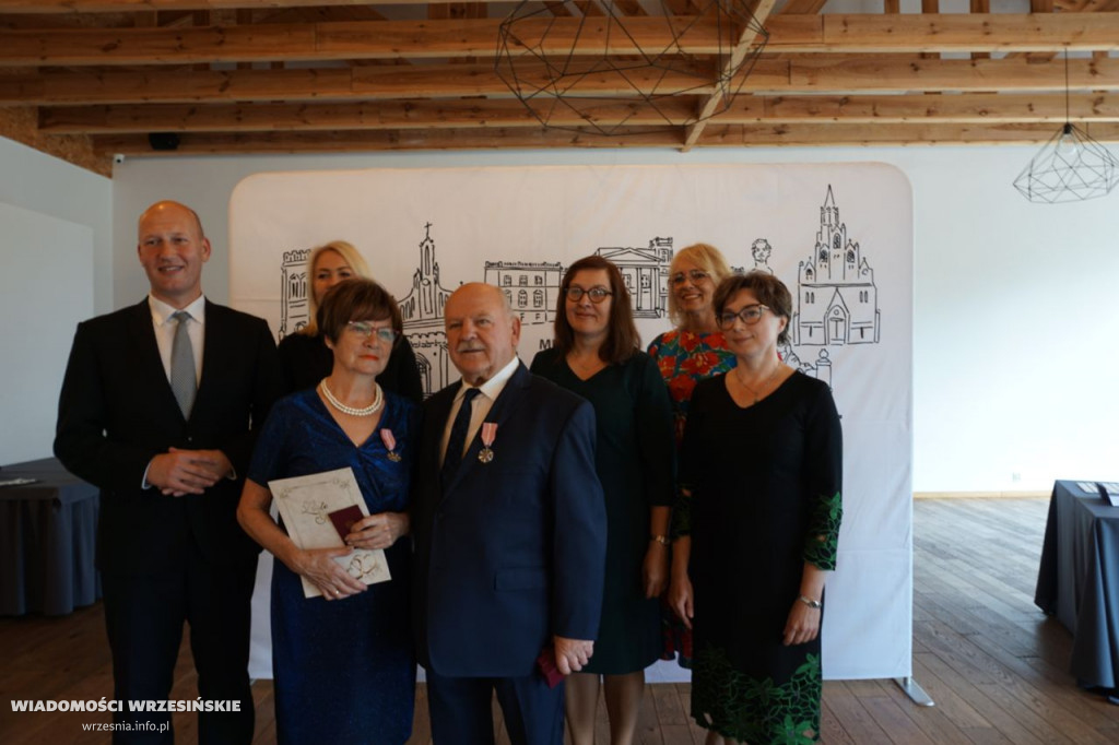 Jubilaci odbierali medale. Przeżyli ze sobą 50 lat