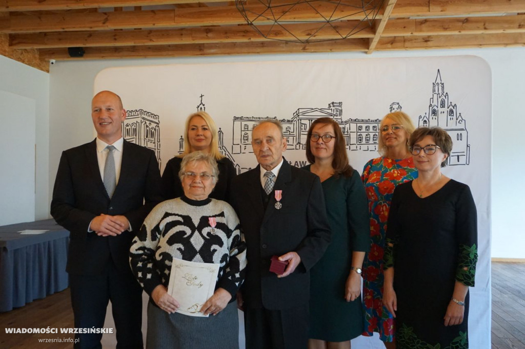 Jubilaci odbierali medale. Przeżyli ze sobą 50 lat