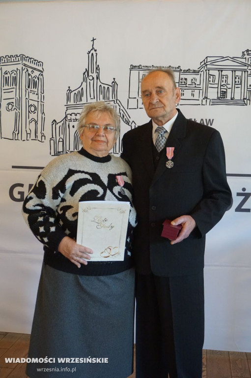 Jubilaci odbierali medale. Przeżyli ze sobą 50 lat