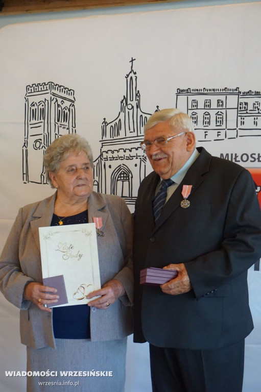 Jubilaci odbierali medale. Przeżyli ze sobą 50 lat
