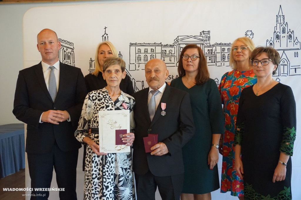 Jubilaci odbierali medale. Przeżyli ze sobą 50 lat