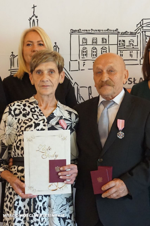 Jubilaci odbierali medale. Przeżyli ze sobą 50 lat