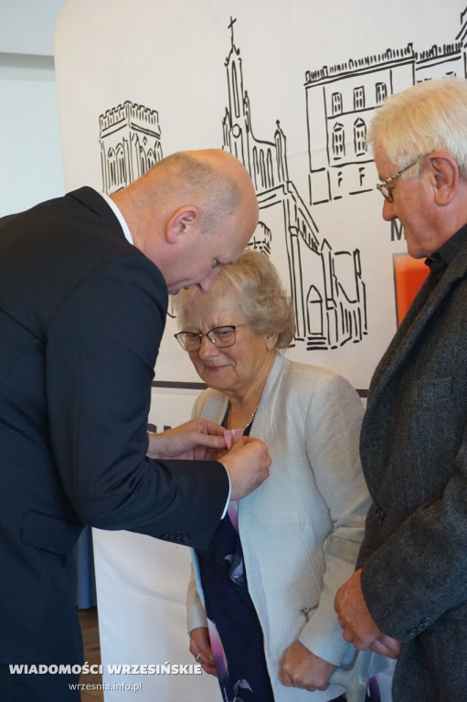 Jubilaci odbierali medale. Przeżyli ze sobą 50 lat
