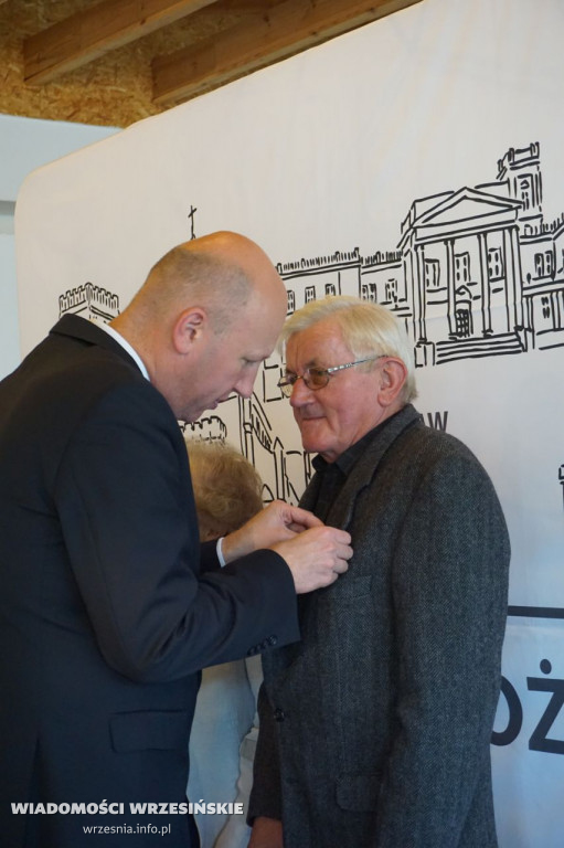 Jubilaci odbierali medale. Przeżyli ze sobą 50 lat