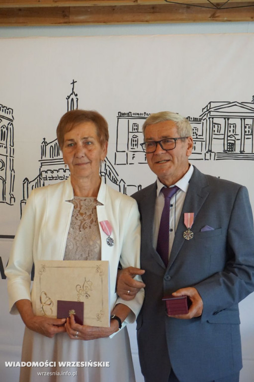Jubilaci odbierali medale. Przeżyli ze sobą 50 lat