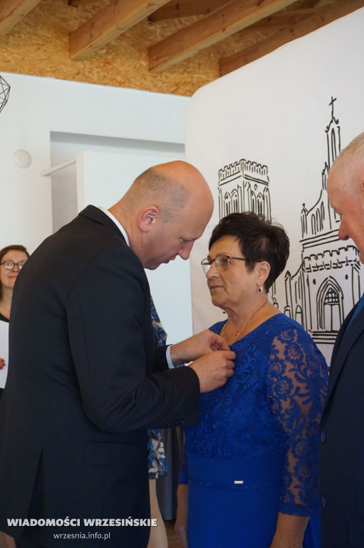 Jubilaci odbierali medale. Przeżyli ze sobą 50 lat