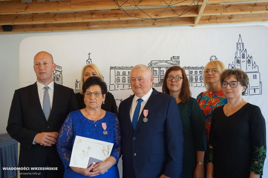 Jubilaci odbierali medale. Przeżyli ze sobą 50 lat
