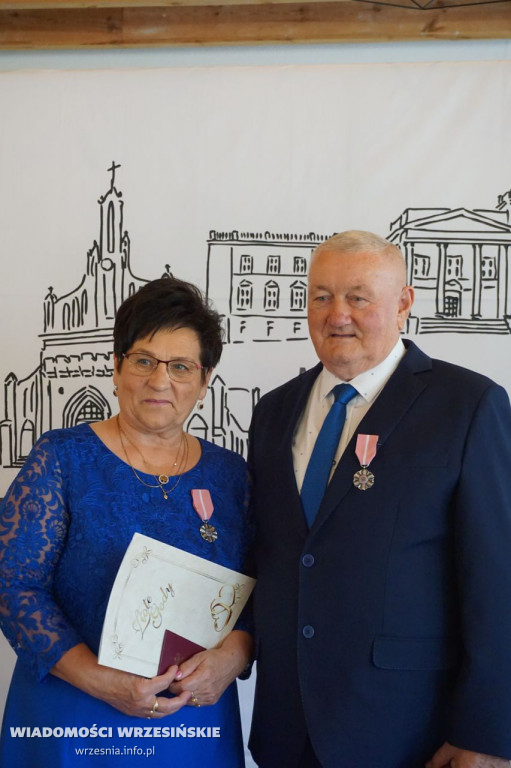 Jubilaci odbierali medale. Przeżyli ze sobą 50 lat
