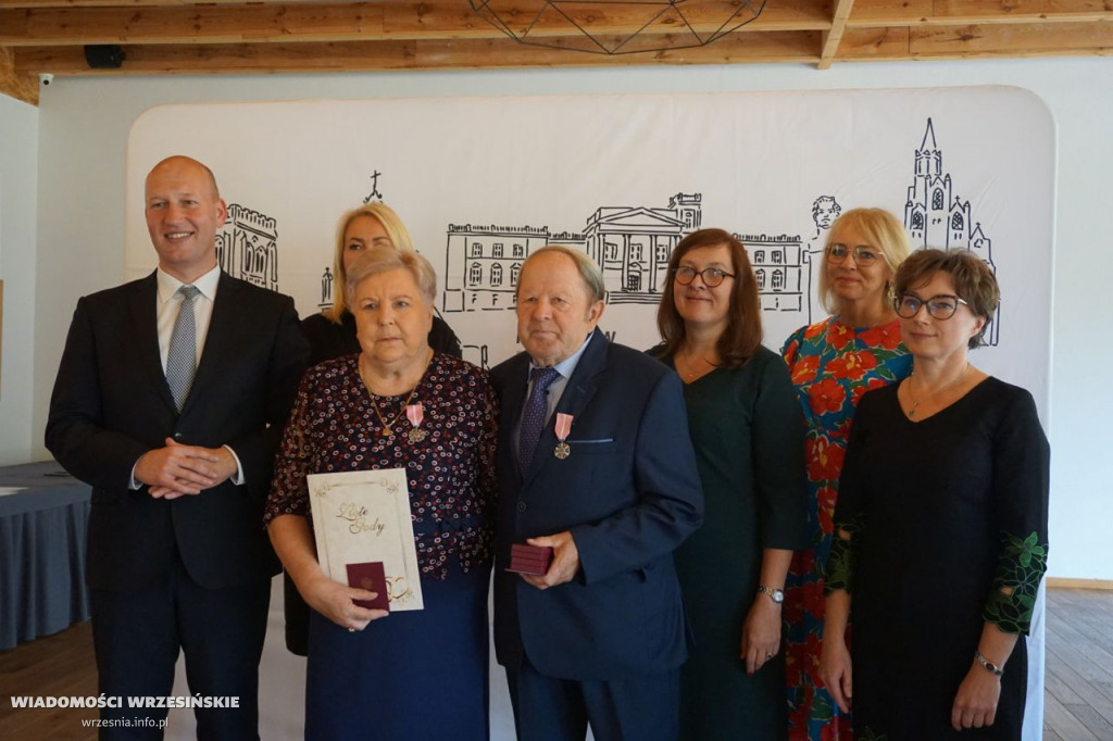 Jubilaci odbierali medale. Przeżyli ze sobą 50 lat