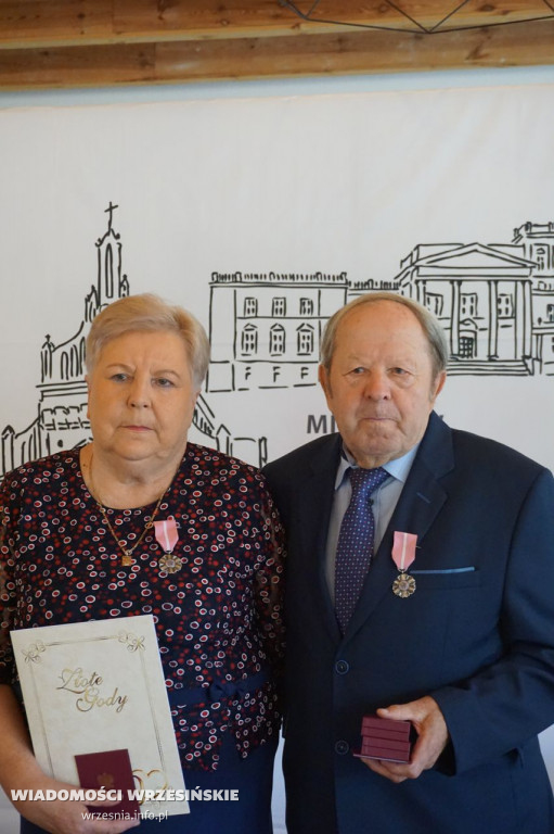 Jubilaci odbierali medale. Przeżyli ze sobą 50 lat