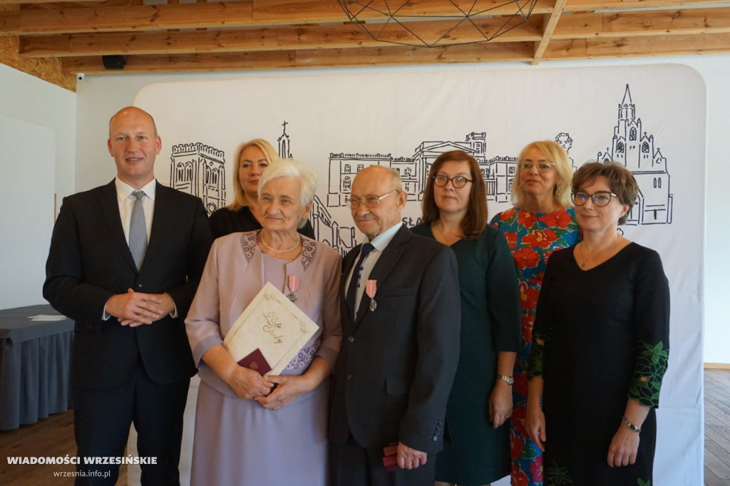 Jubilaci odbierali medale. Przeżyli ze sobą 50 lat