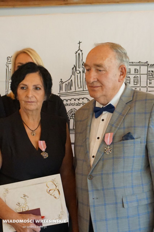 Jubilaci odbierali medale. Przeżyli ze sobą 50 lat