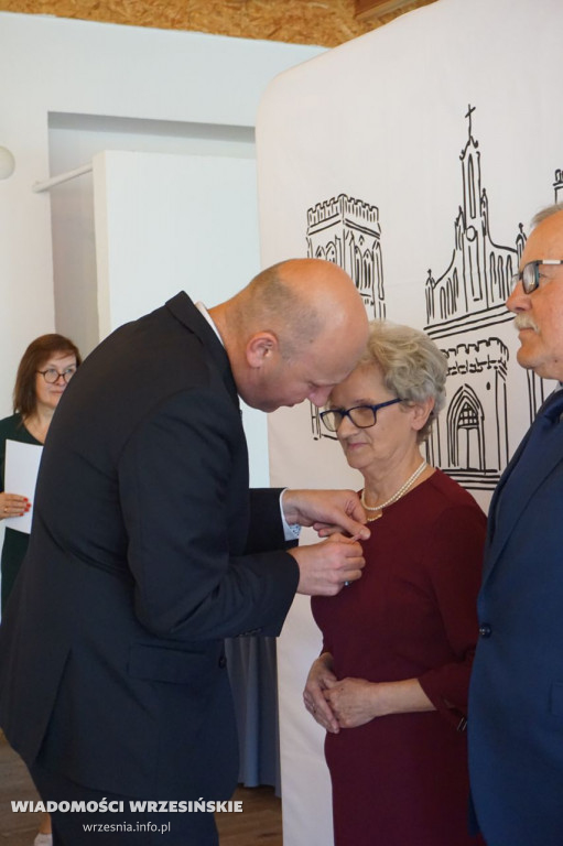 Jubilaci odbierali medale. Przeżyli ze sobą 50 lat