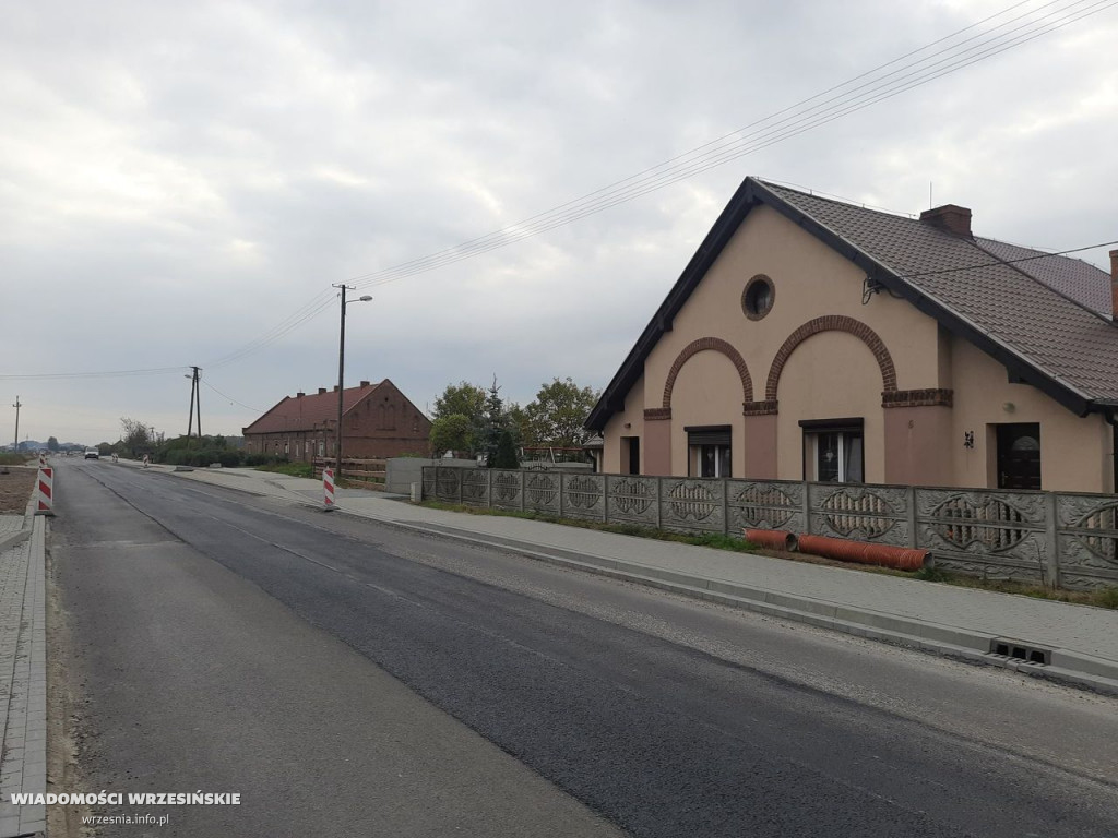 Trwa remont drogi z Miłosławia do Mikuszewa [FOTO]