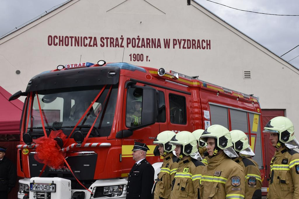 Przekazanie nowego wozu dla OSP Pyzdry