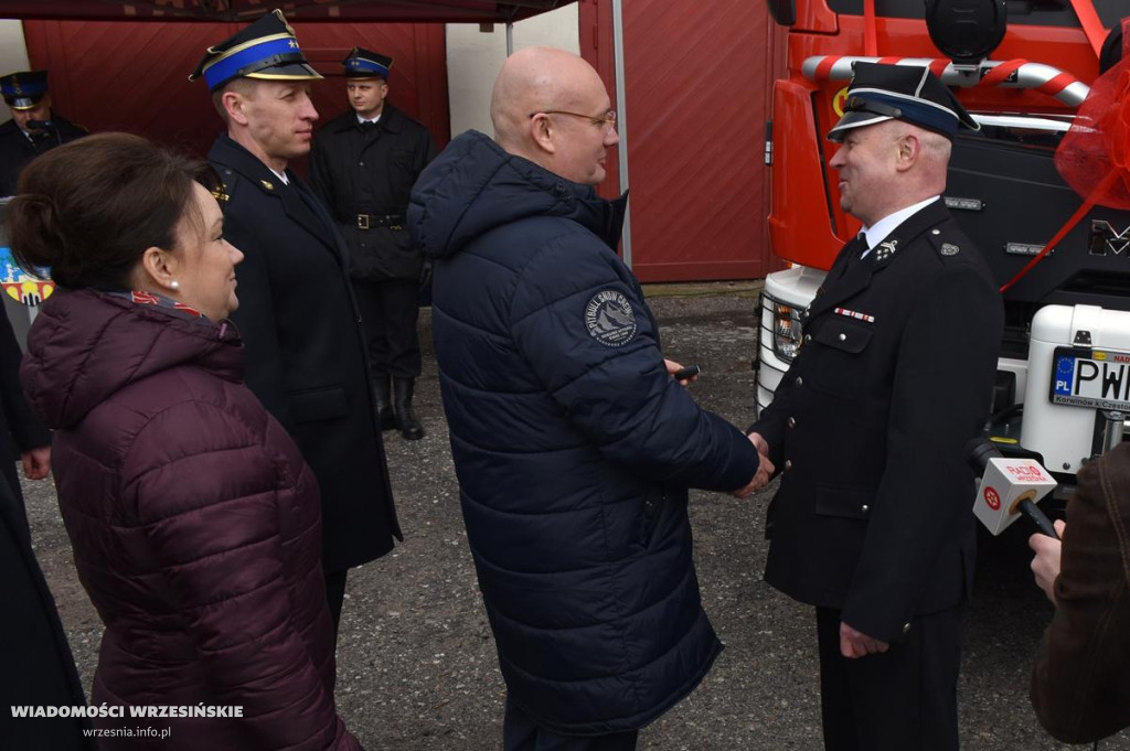 Przekazanie nowego wozu dla OSP Pyzdry