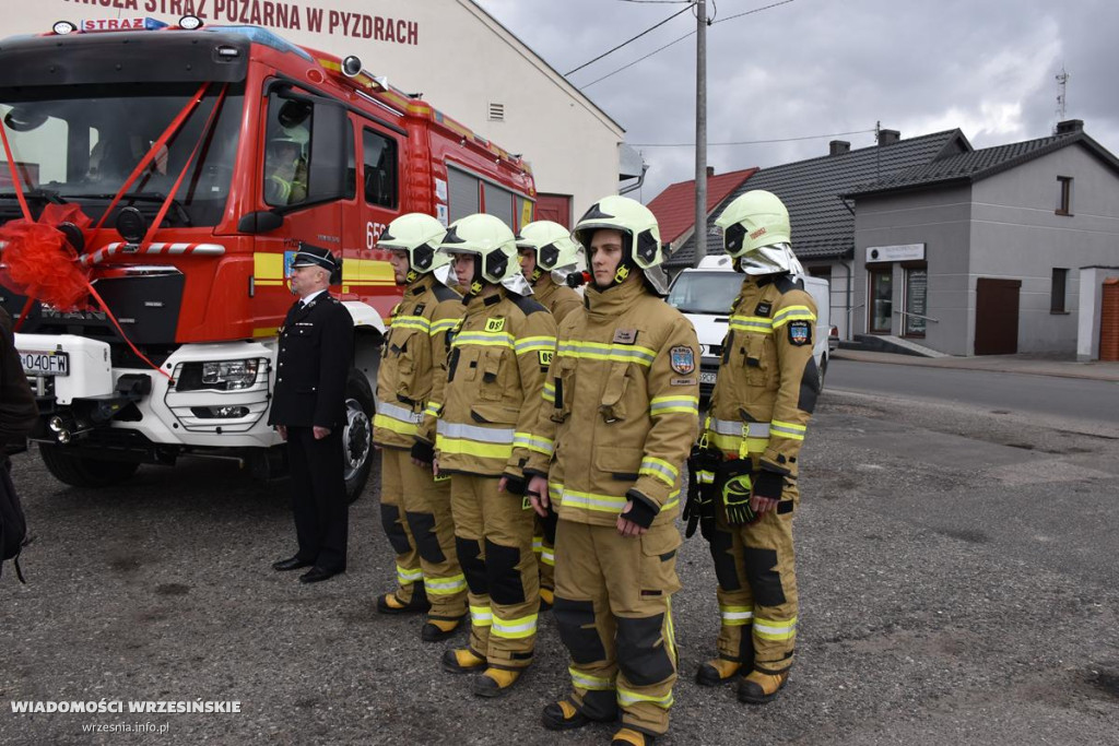 Przekazanie nowego wozu dla OSP Pyzdry