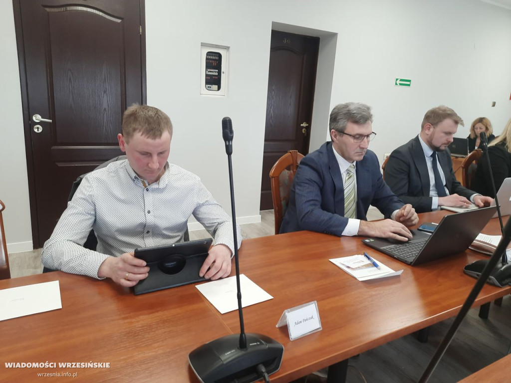 Radni wszystkie uchwały podjęli jednomyślnie FOTO