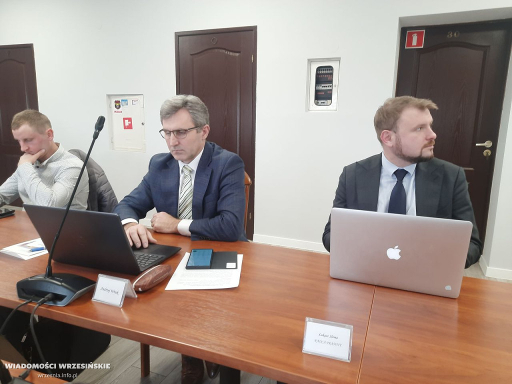 Radni wszystkie uchwały podjęli jednomyślnie FOTO