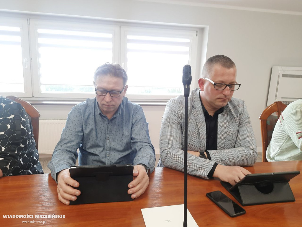 Radni wszystkie uchwały podjęli jednomyślnie FOTO