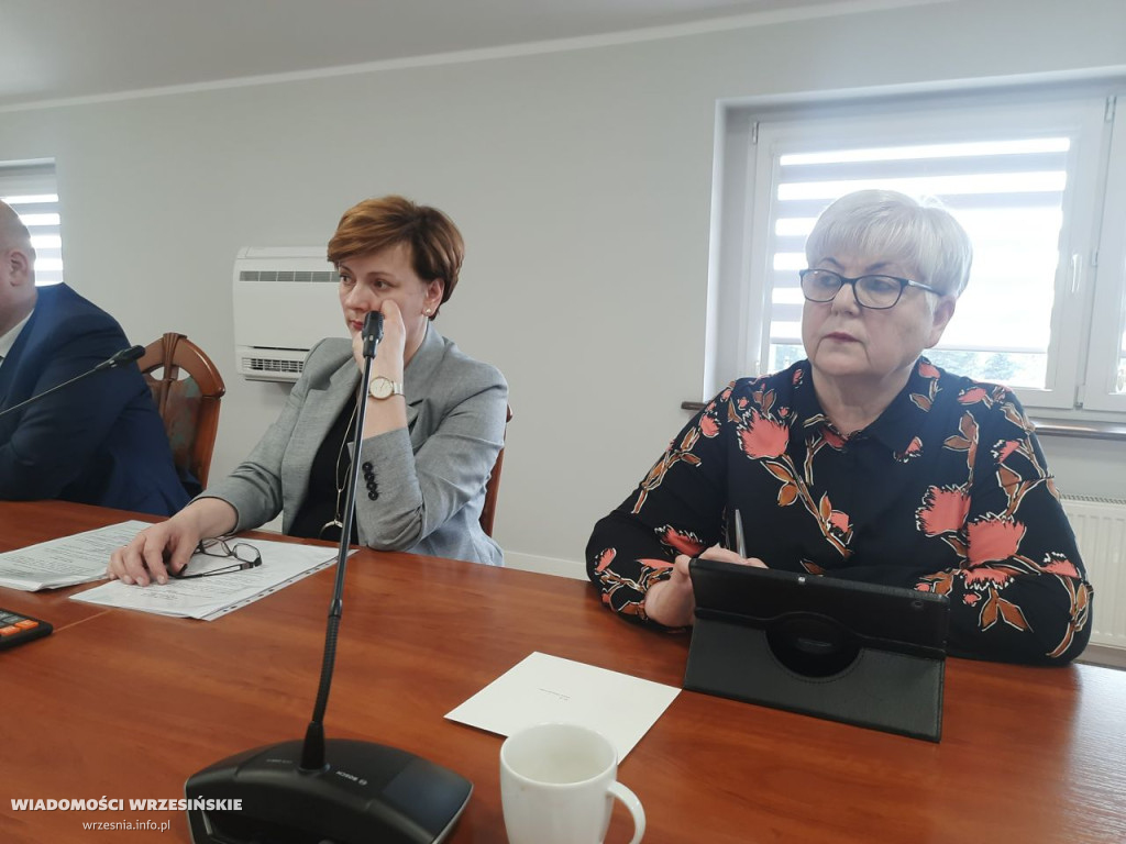 Radni wszystkie uchwały podjęli jednomyślnie FOTO