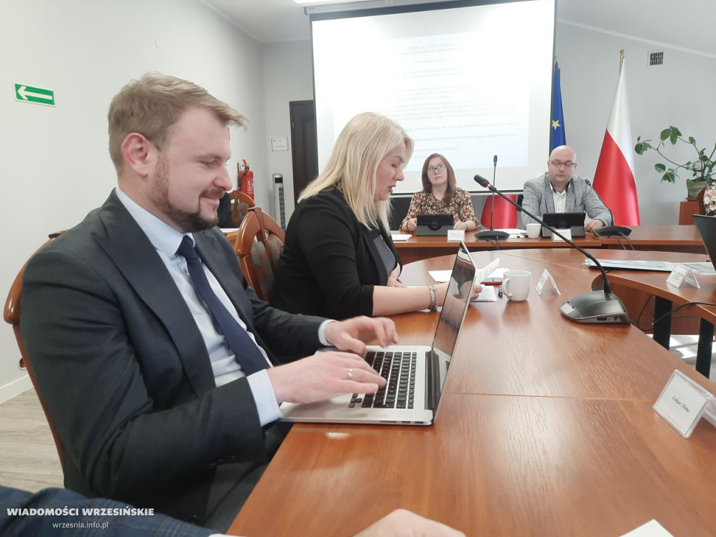 Radni wszystkie uchwały podjęli jednomyślnie FOTO