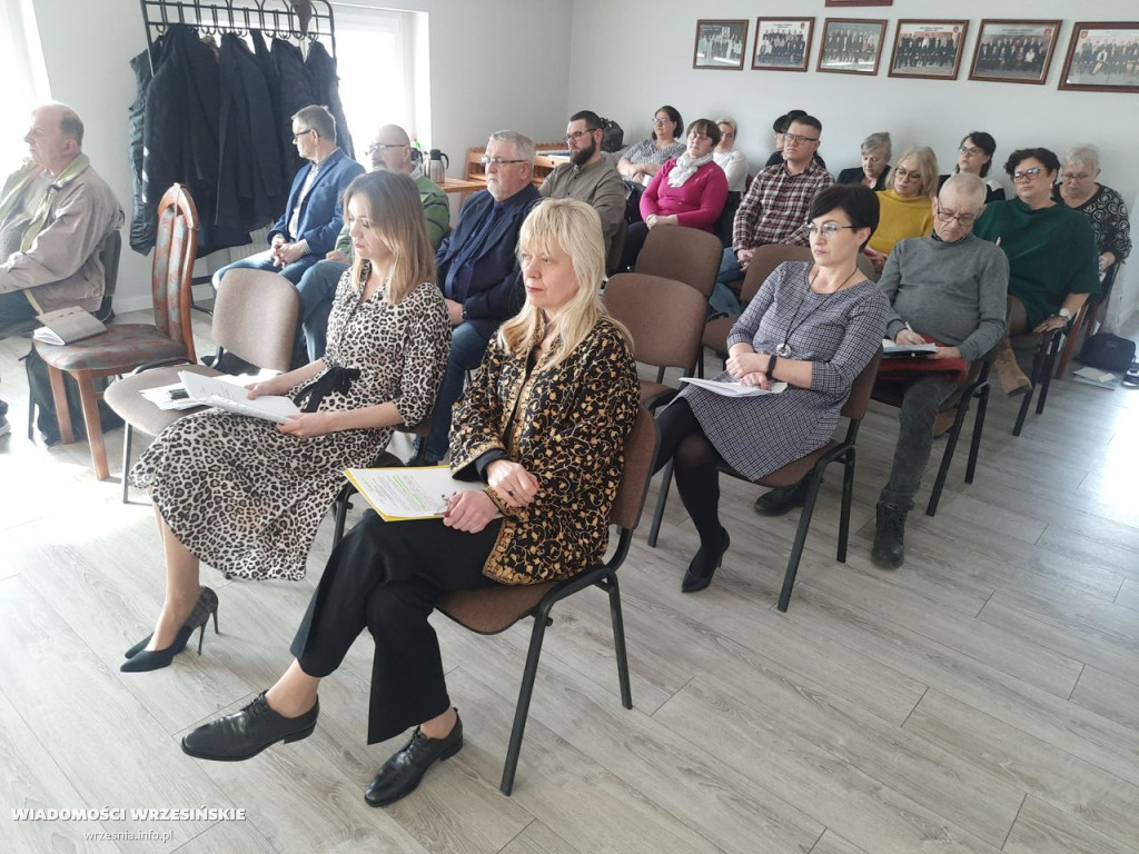 Radni wszystkie uchwały podjęli jednomyślnie FOTO